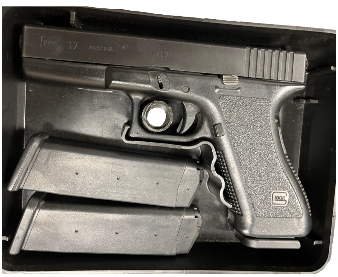 GLOCK G17 GEN 2 9MM PSTL 4.49" 3-17RD MAGS, AGENCY TRADE IN, PLASTIC BOX